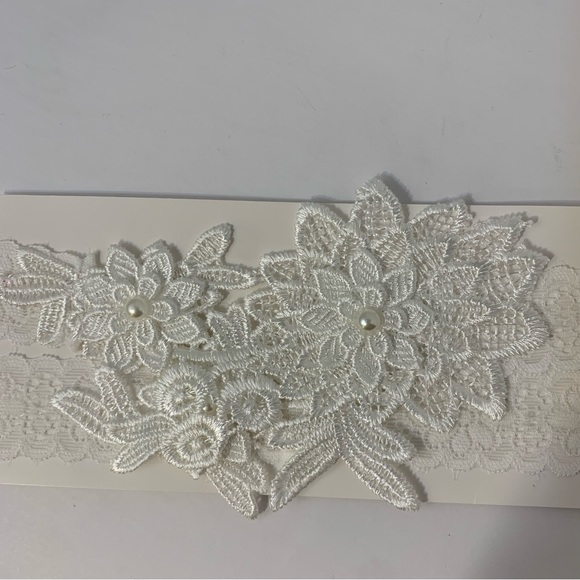 White Two-piece Garter Set with Lace and Pearl Appliques Size Medium NWT - Picture 7 of 9